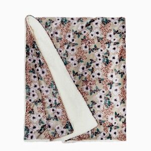 SUMMER & ROSE Super Soft Sherpa Throw Blanket (new in packaging)